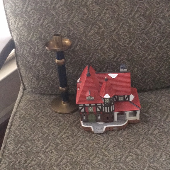 Miniature house size 8 by 8 by 5 inches - Picture 9 of 17